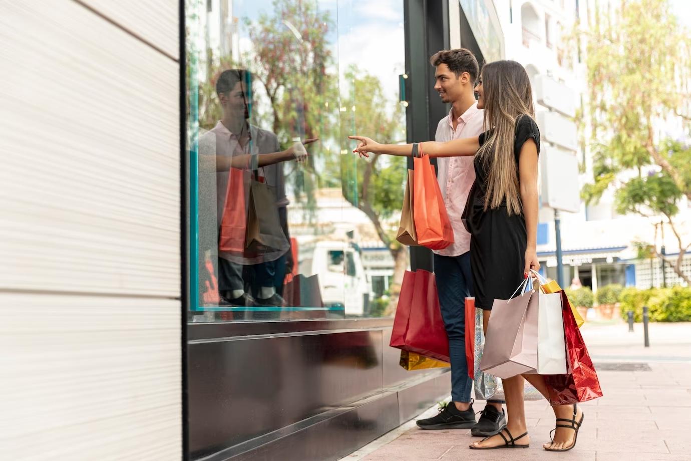 DECORACIÓN EN TIENDAS Y ESCAPARATES